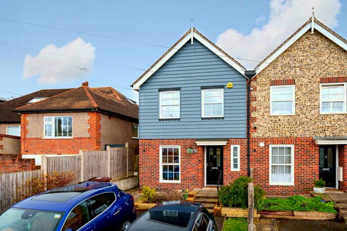 3 Bedroom End Of Terrace House To Rent In Grosvenor Road, Epsom, KT18