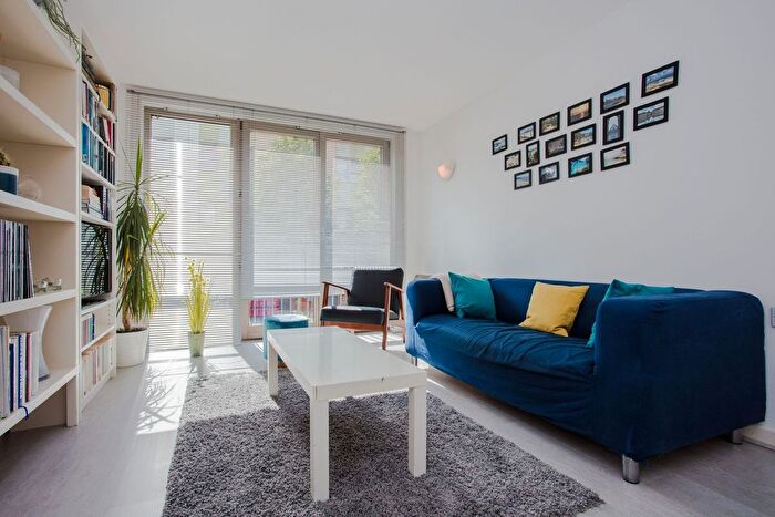 2 Bedroom Flat To Rent In Lower Clapton, E5