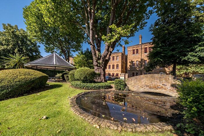 2 Bedroom Flat For Sale In Chevy Road, Southall, UB2