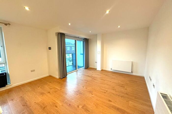 1 Bedroom Flat To Rent In Addlestone, Surrey, KT15