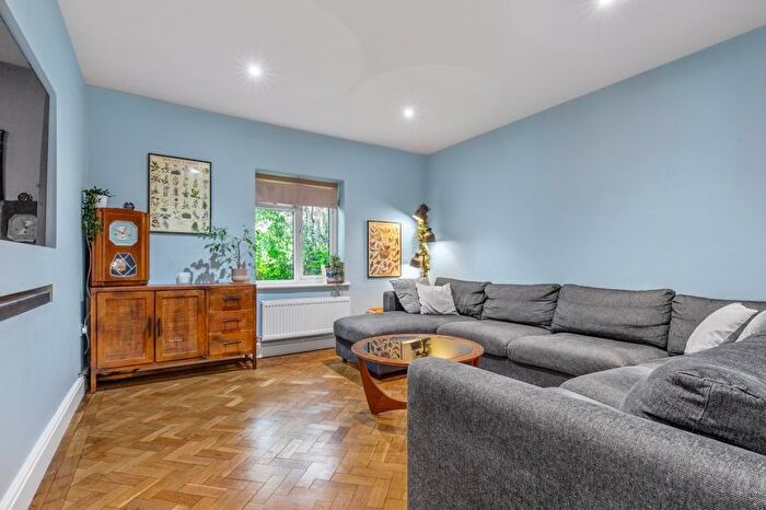 4 Bedroom Detached House For Sale In Castle Avenue, Havant, PO9
