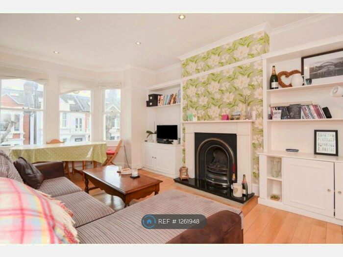3 Bedroom Flat To Rent In Southfields, London, SW19