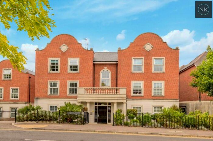 4 Bedroom Apartment To Rent In Manor Road Chigwell, IG7