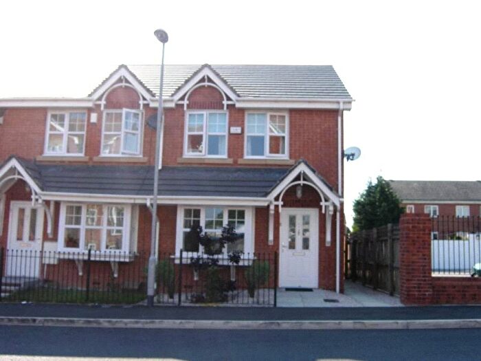 3 Bedroom End Of Terrace House For Sale In Stephen Oake Close, Manchester, Lancashire, M8
