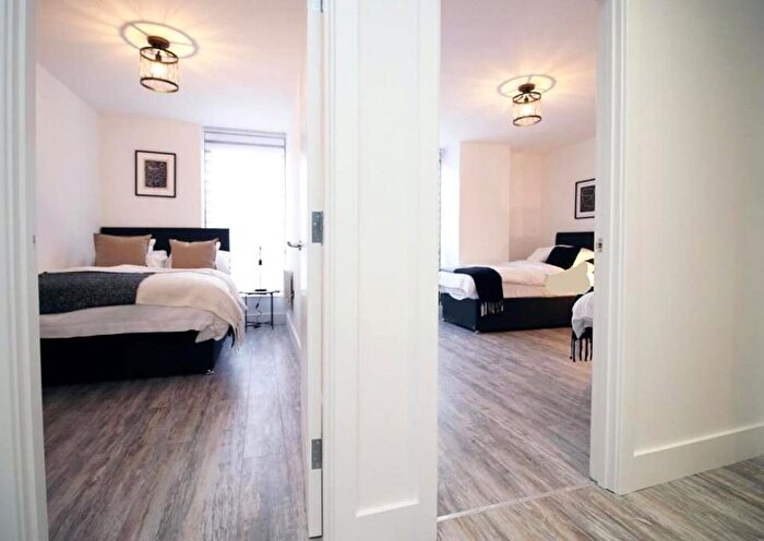 2 Bedroom Flat To Rent In Clarence Street, Swindon, Wiltshire, SN1