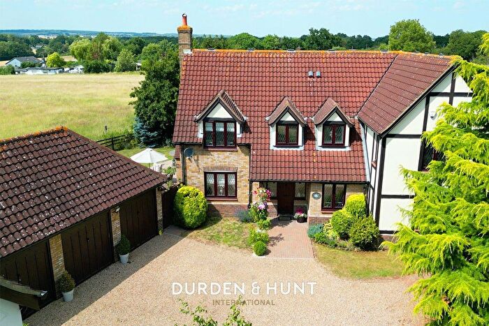 5 Bedroom Detached House For Sale In The Paddocks, Stapleford Abbotts, RM4