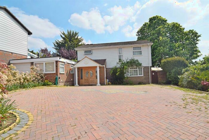 4 Bedroom Detached House To Rent In Parklands Way, Worcester Park, KT4