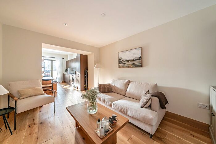 2 Bedroom Flat For Sale In Clapham High Street, London, SW4