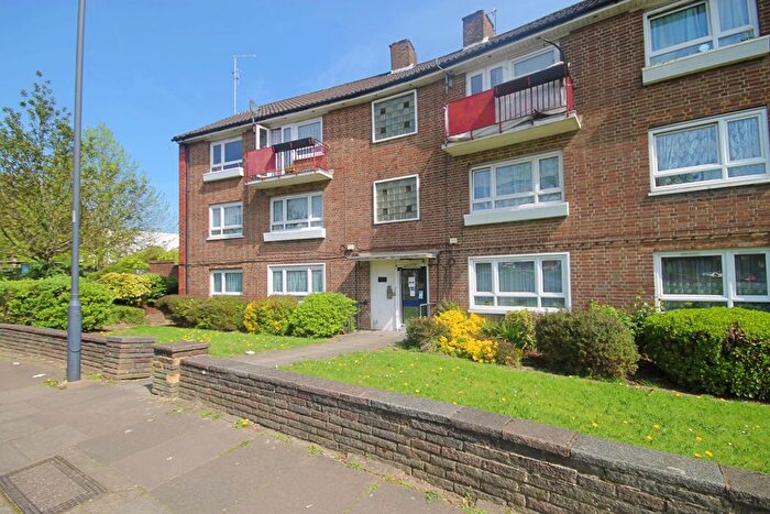 2 Bedroom Flat For Sale In Shaftesbury Circle, Shaftesbury Avenue, South Harrow, Harrow, HA2