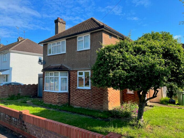 3 Bedroom Detached House To Rent In Kings Road, London Colney, AL2