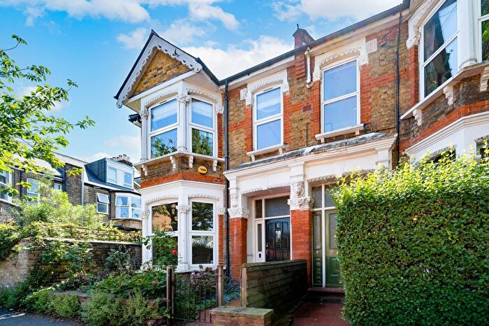 3 Bedroom End Of Terrace House For Sale In London, E17