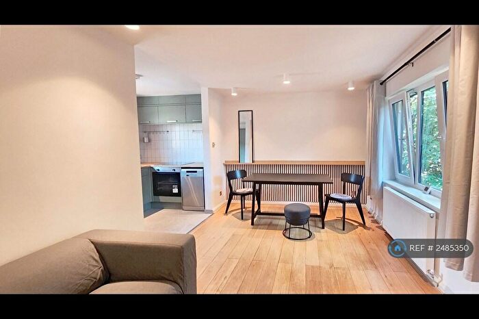 1 Bedroom Flat To Rent In Aldous Court, Kingston Upon Thames, KT2
