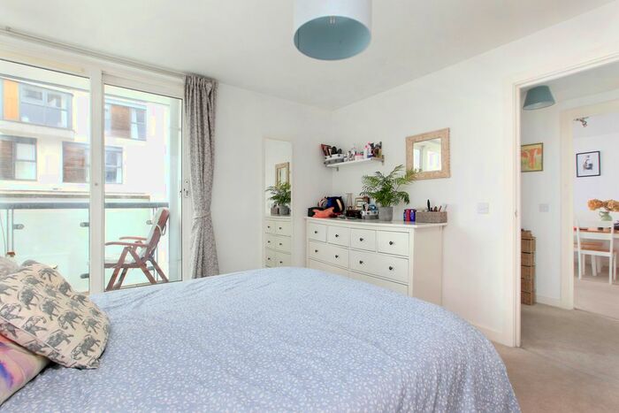 2 Bedroom Flat For Sale In Point Pleasant, Wandsworth, SW18