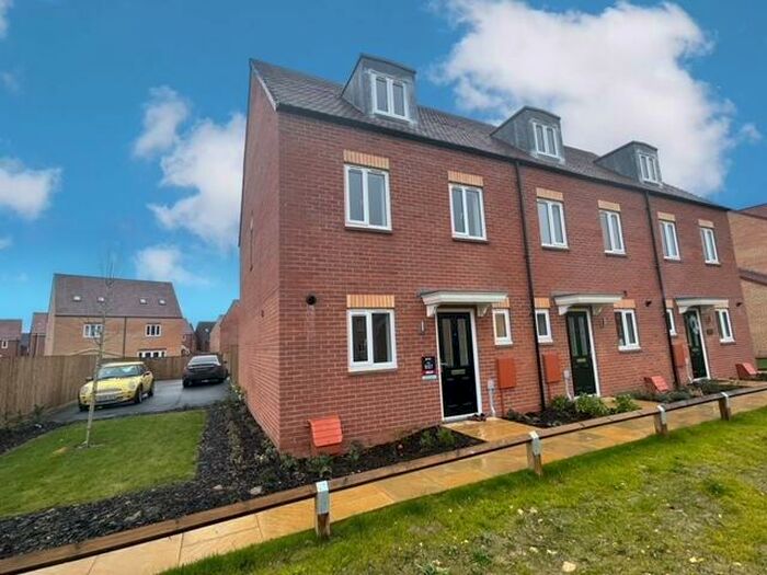 3 Bedroom Town House To Rent In Fakenham Green, Bourne, PE10