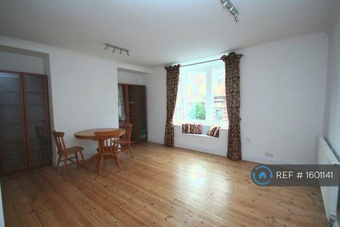 2 Bedroom Flat To Rent In St. Leonards Road, Windsor, SL4