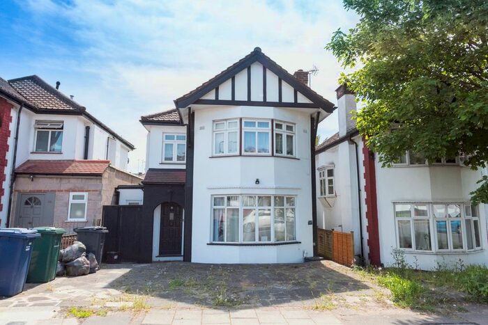 3 Bedroom Flat To Rent In Hendale Avenue, Hendon, NW4