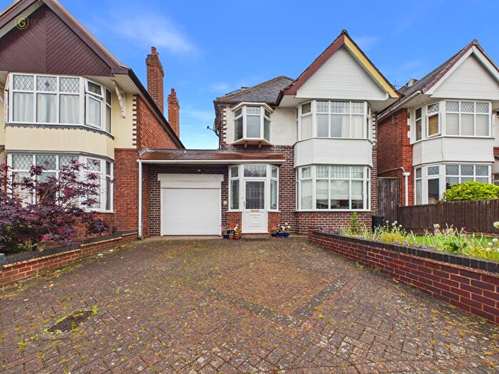 4 Bedroom Link Detached House For Sale In Sunnybank Road, Sutton Coldfield, B73