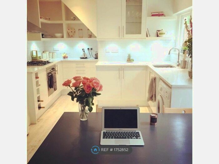 2 Bedroom Flat To Rent In Felsham Road, London, SW15