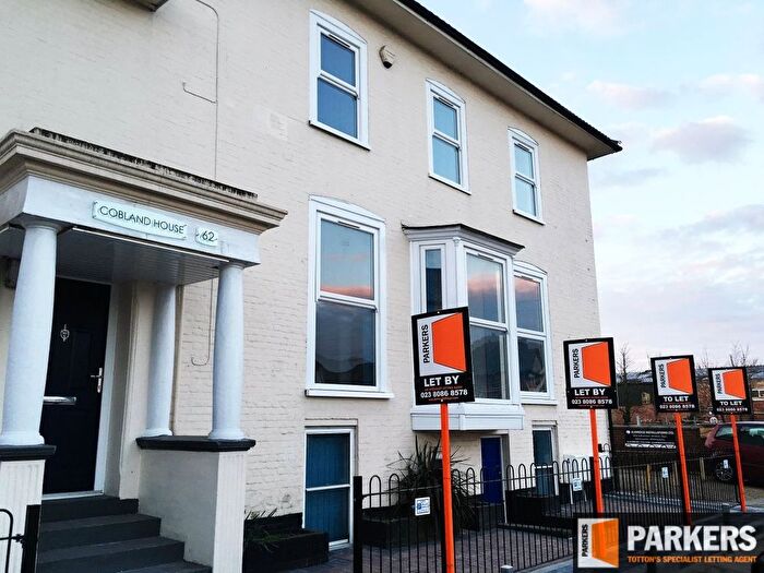 2 Bedroom Flat To Rent In Cobland House, Totton, SO40