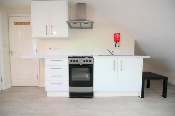 Studio To Rent In Park Road, Hounslow, TW3