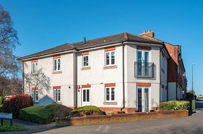 2 Bedroom Flat For Sale In East Gate Mews, Brighton Road, RH13