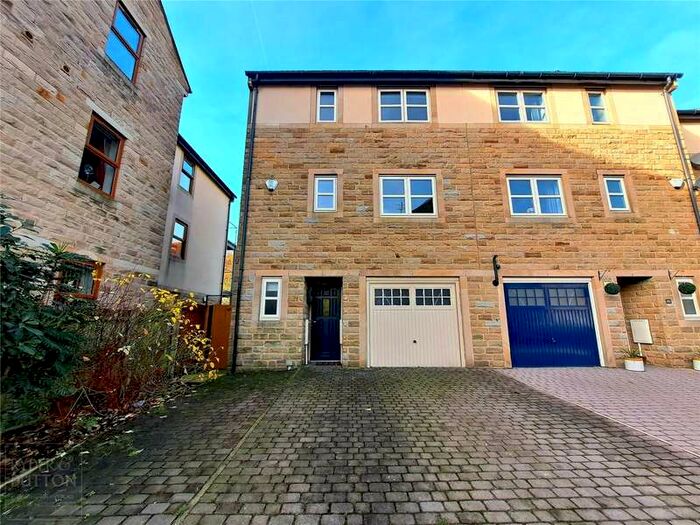 4 Bedroom Semi-Detached House To Rent In Tenterfield Close, Greenfield, Oldham, OL3