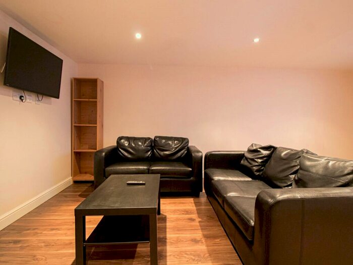 1 Bedroom Apartment To Rent In Clarendon Road, Leeds, #, LS2