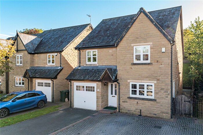 4 Bedroom Detached House For Sale In Bracken Grange Court, Shipley, West Yorkshire, BD18
