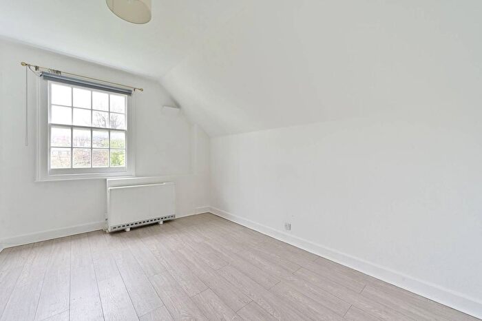 Studio To Rent In Woodside, Wimbledon, London, SW19