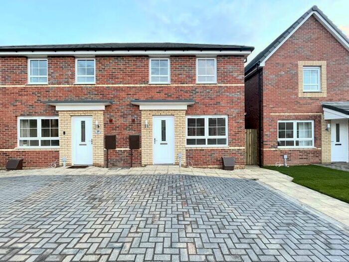 3 Bedroom Semi-Detached House To Rent In Binbrook Drive, New Waltham, DN36