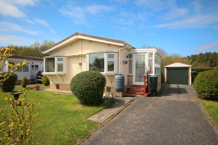 2 Bedroom Park Home For Sale In St. Annes Avenue, North Somercotes, LN11