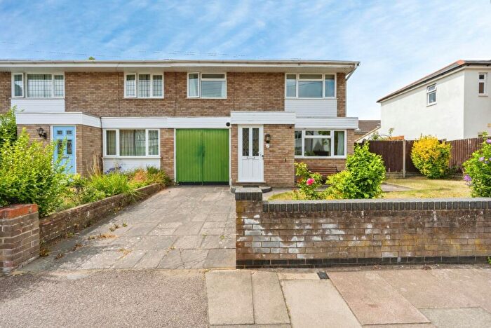 4 Bedroom Semi Detached House For Sale In Bradgate Road, Bedford, Bedfordshire, MK40
