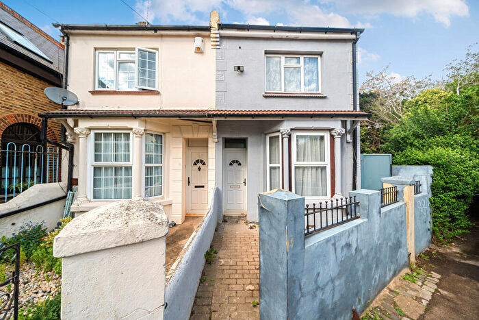 4 Bedroom Semi Detached House For Sale In Beresford Road, Gillingham, ME7