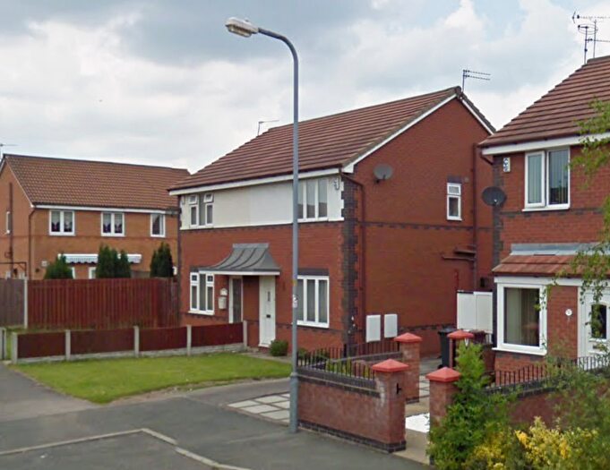 3 Bedroom Semi Detached House To Rent In Ampleforth Close, Westvale, L32