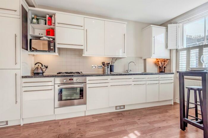 2 Bedroom Flat To Rent In Woodstock Grove, London, W12