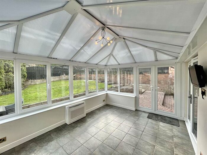 3 Bedroom Detached House For Sale In Carr Bank, Glossop, SK13