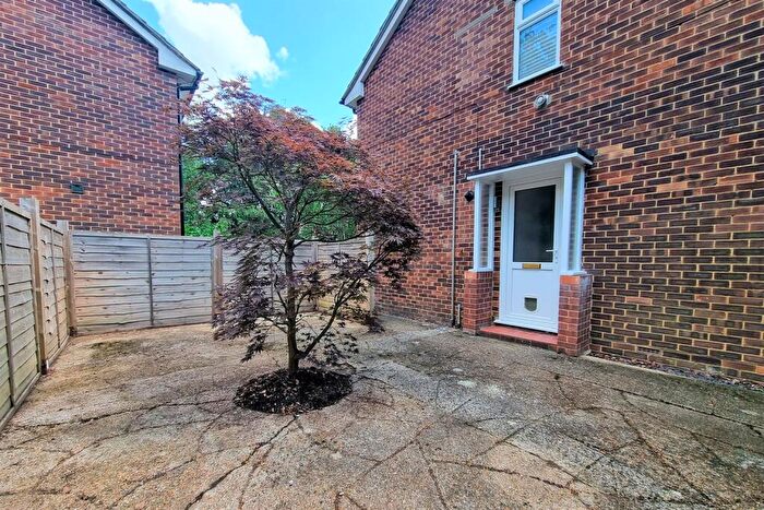 2 Bedroom Flat To Rent In Chandlers Ford, SO53