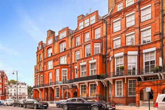 3 Bedroom Flat To Rent In Pont Street, Knightsbridge, SW1X