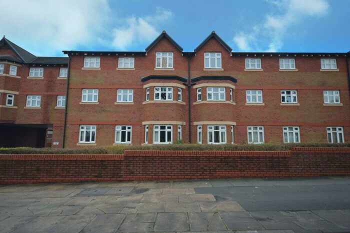 2 Bedroom Flat To Rent In Elm Court, Bebington, CH63