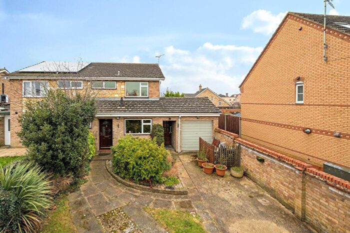 3 Bedroom Semi Detached House For Sale In Mowbray Crescent, Stotfold, Hitchin, SG5