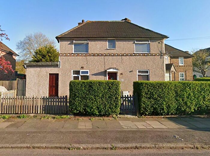 Studio To Rent In Boundfield Road, London, SE6
