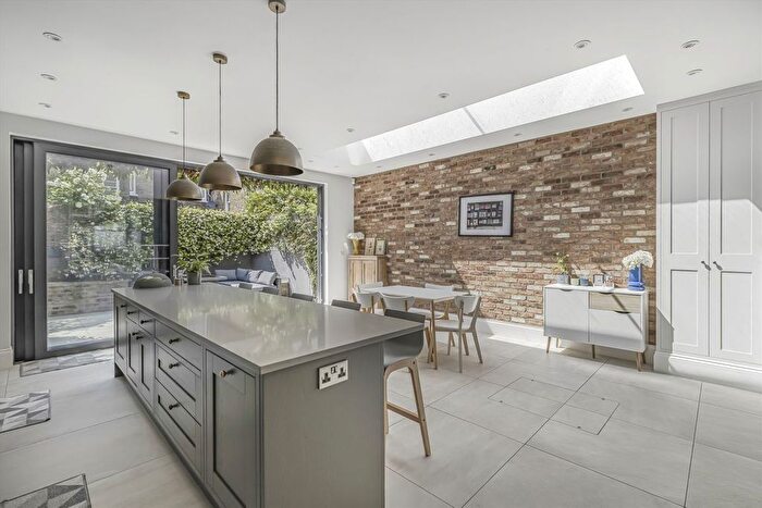 4 Bedroom Maisonette To Rent In St. Stephens Avenue, Shepherds Bush, W12