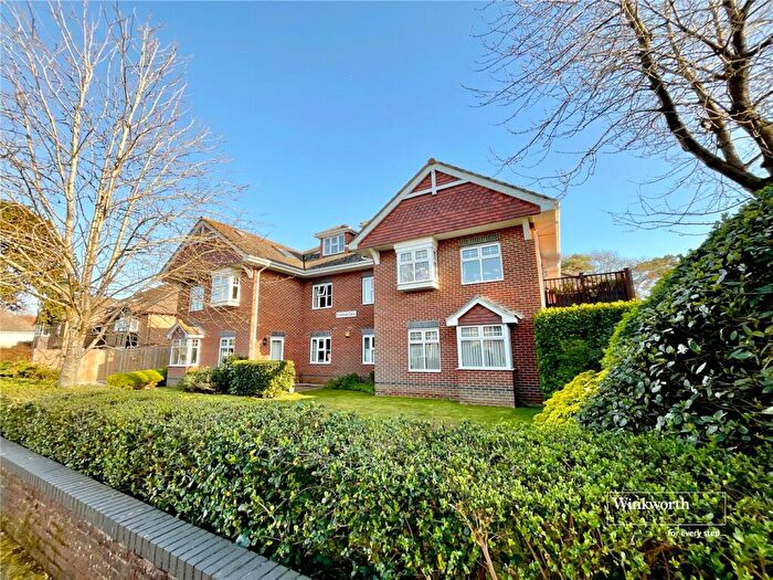 2 Bedroom Penthouse For Sale In Wortley Road, Highcliffe, Christchurch, Dorset, BH23