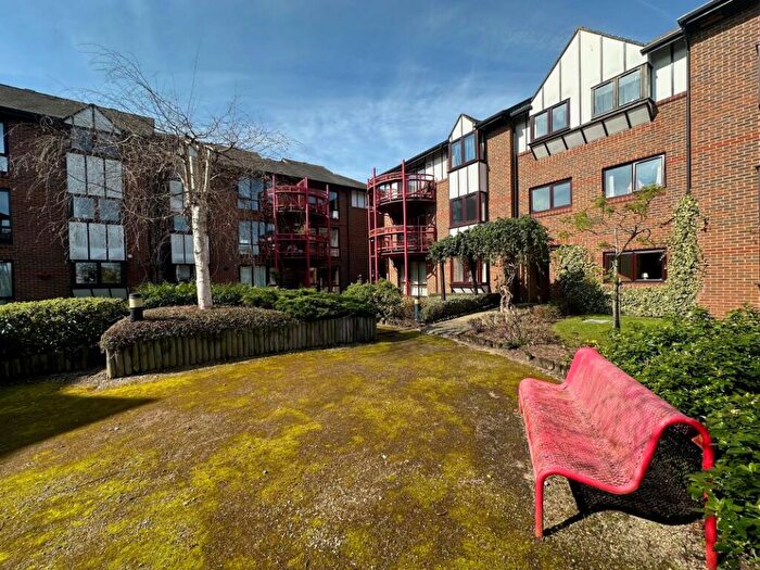 3 Bedroom Flat For Sale In Caversham Wharf, Waterman Place, Reading, RG1