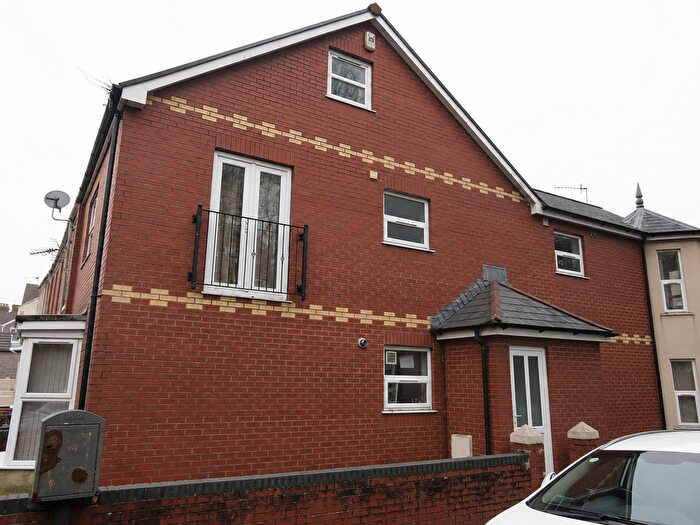 2 Bedroom Flat To Rent In Oakwood Road, Swansea, SA2