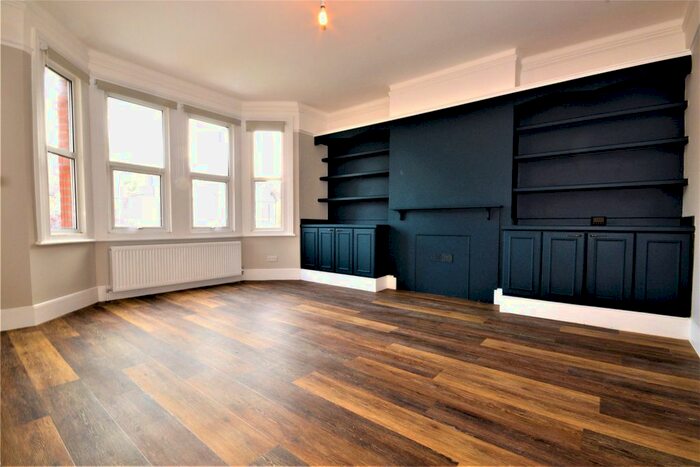 3 Bedroom Flat To Rent In Onslow Gardens, Wallington, SM6