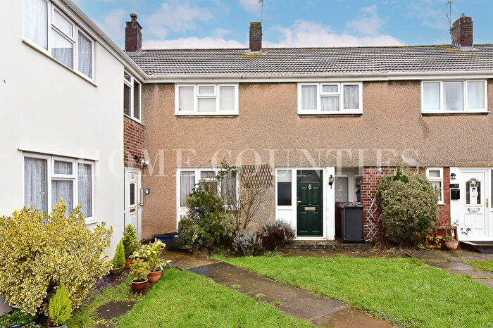 3 Bedroom Terraced House For Sale In Holly Drive, Potters Bar, EN6