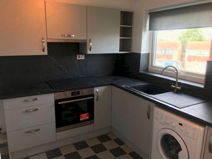 2 Bedroom Flat To Rent In Trafalgar Court, Braintree, CM7