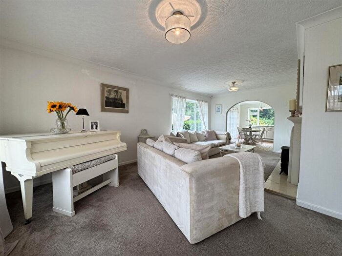 4 Bedroom Detached House For Sale In Pennine Drive, Scissett, Huddersfield, HD8