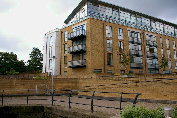 1 Bedroom Flat To Rent In Point Wharf Lane, Ferry Quays, Riverside, TW8